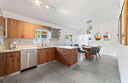 Hialeah House | Modern Hialeah Escape: Backyard| Casino| Park