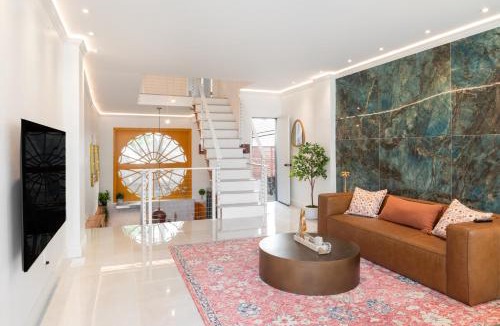 Spruce Hill Villa | Modern Marvel at University City