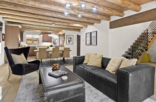 Broadmoor House | Modern Mountain Escape - HotTub near Broadmoor+Zoo