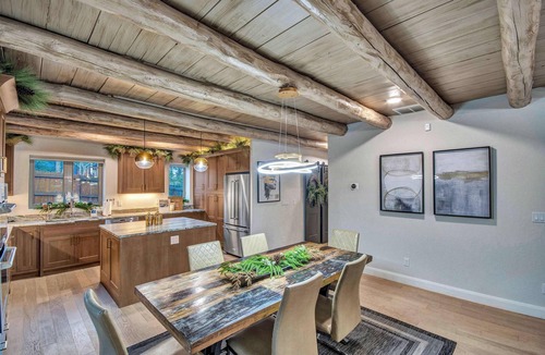 Broadmoor House | Modern Mountain Escape - HotTub near Broadmoor+Zoo