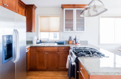 East Queen Anne House | Modern Queen Anne Townhome with Space Needle Views