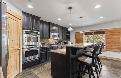 Bear Hollow Village House | Moose Mgmt at Bear Hollow 5595: Pvt Hot Tub-Porch w/Grill-Fast, Reliable WiFi