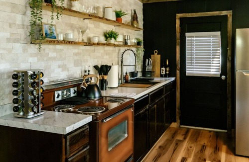 Rainbow Valley House | Mountain Haus - Cozy Pet Friendly Cabin with Views, Hot Tub & Fire Table