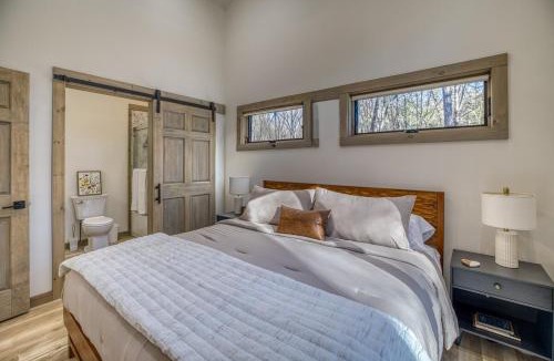 My Mountain House | Mountain Spa Cabin- Massages, Hot Tub, Sauna, Cold Plunge