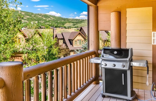 Canyon Links House | Mountain-view townhouse with hot tub, balcony, fireplace, grill, & media room