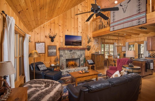 West Jefferson Cabin | Mountain Views & Cooler Days - 3BR/2BA Long Range Mtn Views w/Hot Tub & WiFi