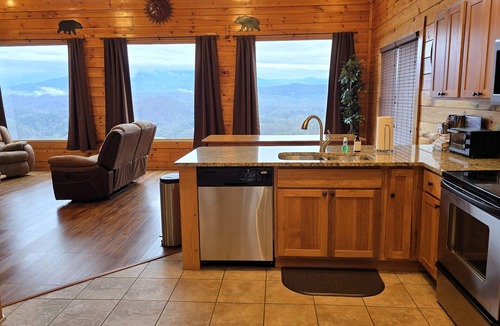 Sevierville Cabin | 'Mountainscape'-Million Dollar Views In Legacy Mtn. 10% off 7 night rental!