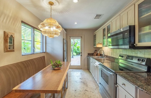 Bel Air House | Napping Tiki I Fully Stocked I Double Lot