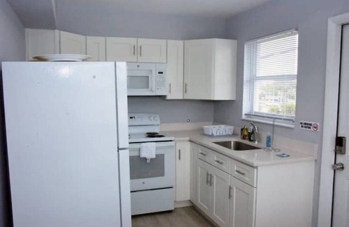 Singer Island Condo | NEW BEACH LISTING -Walk To Beach, BBQ Grill, Scuba, Beach Chairs