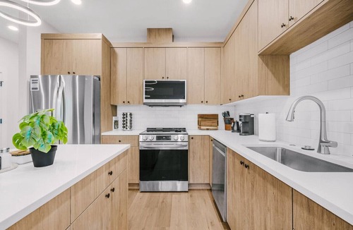Gresham House | New Evergreen Home | Office | Full Kitchen | Yard