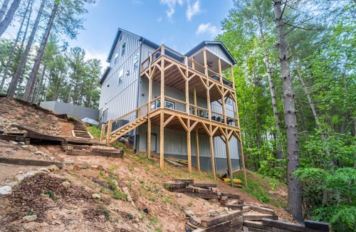 Nebo House | New four bedroom house with private dock on Lake James.