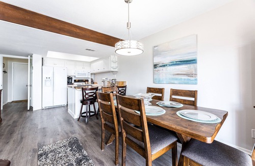 Point Venture House | New Listing. Waterfront 4 B/R, 3 bath, Townhouse. Sleeps 9. Just renovated.