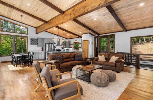 Williamstown Cabin | New Rustic-Modern Retreat! Hot Tub, Fireplaces & Expansive Deck, Game Room
