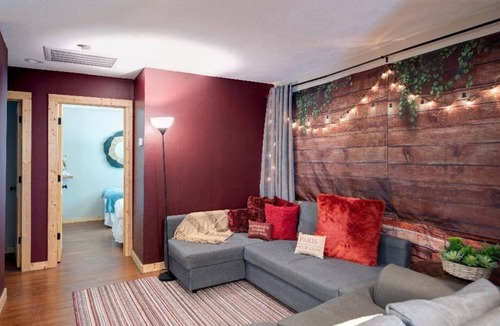 College Station Cottage | Northgate Winery-Walking Distance to campus