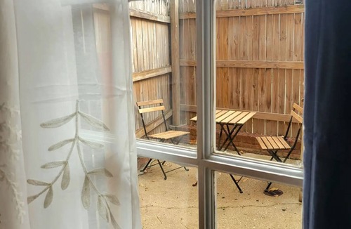 Mount Pleasant Apartment | NOT ACTIVE PLEASE DO NOT BOOK