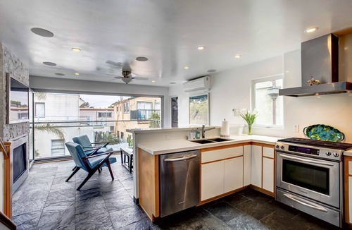 Mission Beach House | OCEAN VIEWS Modern House-Great for Groups & Families, Minisplit Air in All Rooms