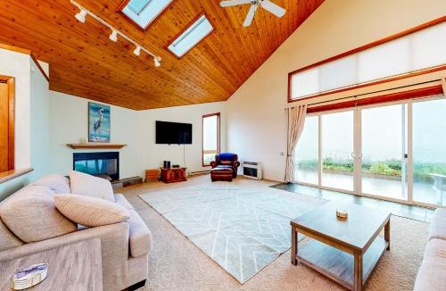 Crescent City House | Oceanfront Oasis: Home Overlooking Pebble Beach!