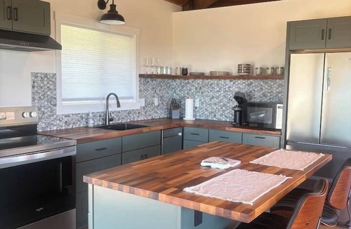 Smith River House | Oceanview Studio Retreat w/Private Beach Access