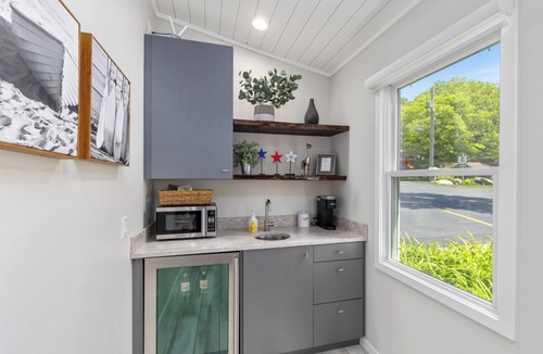 Saugatuck Cottage | One Bedroom Luxury Cottage at Downtown Saugatuck Resort