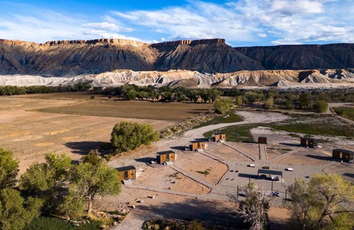 Torrey House | One-of-a-Kind Mirror Cabin Near Capitol Reef