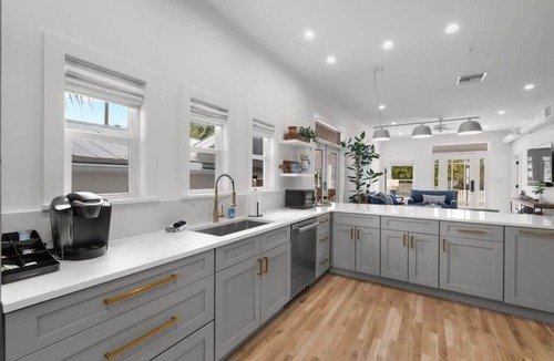 Historic Ybor House | Otis Blue at Angels Quarter | Home Steps to 7th!