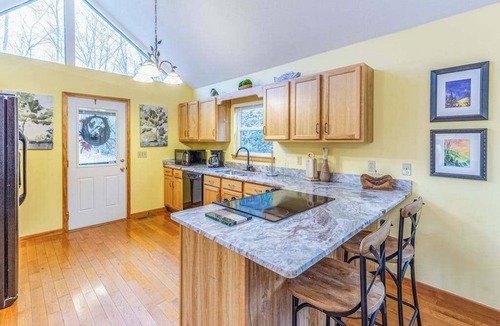 Sylva House | Outstanding mountain home with firepit, fast WiFi, furnished deck, views & grill