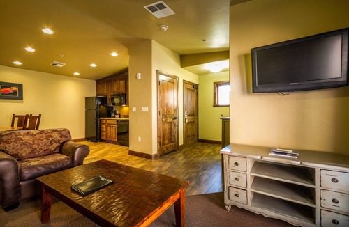 Zion National Park South Entrance Apartment | Park Entrance Hub | 1 Unit | 1.2 Miles to Oscar’s Café and DeZion Art Gallery