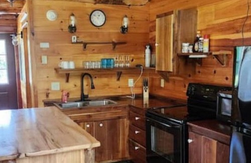 South Butler Cabin | Peaceful Rustic Cabin