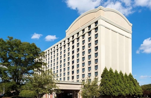 Eagan Park Apartment | Perfect Escape Near ATL: Relax by the Pool, Enjoy Gym & Dining Options
