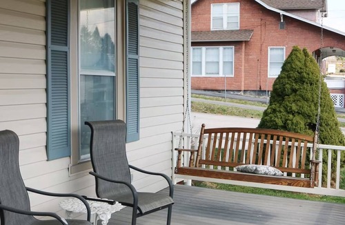 Franklin House | Perfect for Everyone - 8-bedrooms - The Future Generations University Guesthouse