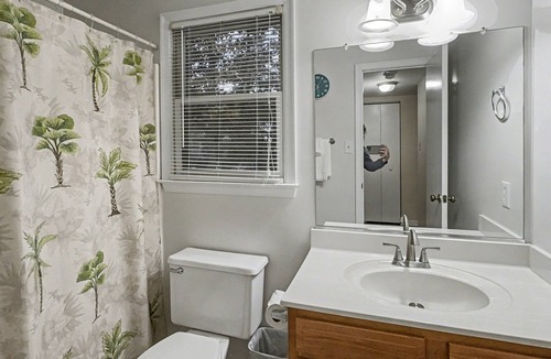 Richmond House | Perfect for Extended Stays! 1st Floor Bedroom, Fenced Area for Pets!