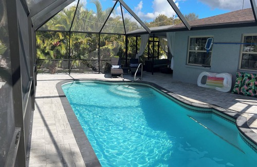South Venice House | Perfect home away, modern amenities, Salt Heated Pool ~ Close to S. Venice Beach