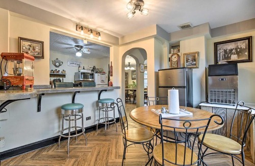 Hanover Park House | Pet-Friendly Bartlett Farmhouse w/Deck!