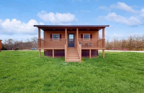 Murphysboro Apartment | Pet Friendly! Couples Retreat in Southern Illinois