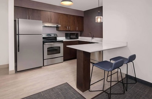 Alpharetta Hotel | Pet-friendly Property! Relaxing 2BR Suites with Full Kitchen, Free Breakfast!