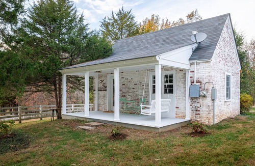 Batesville Cottage | Petite Pink Cottage, Perfect for Solo Travelers