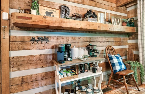 Pigeon Forge Cabin | Pigeon Forge Cabin, 6 Miles to Dollywood King & Queen beds Coffee Bar HotTub