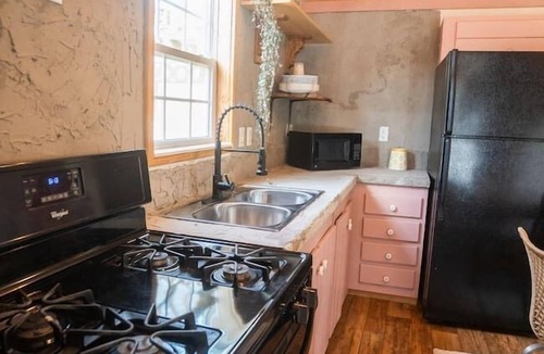 Hudson Bend House | Pink Pony Sleeps 6 10 mins to Lake Travis