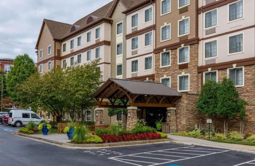 Dunwoody Apartment | Pleasant Stay! Full Kitchen, Free Breakfast! Pet-friendly and Swimming Pool!
