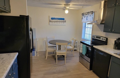 Stone Mountain House | Plenty of Space 35 Minutes From Atlanta Sleeps 20+