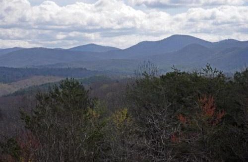 Ridges Over the Lake House | Point of View-Amazing Views-Hot Tub- Pool Table-Wifi-Firepit-Gas Fireplace