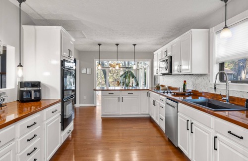 Lilburn House | Pool, Tree House, Kids Game Room, Grilling & 20 Minutes to Atl Attractions