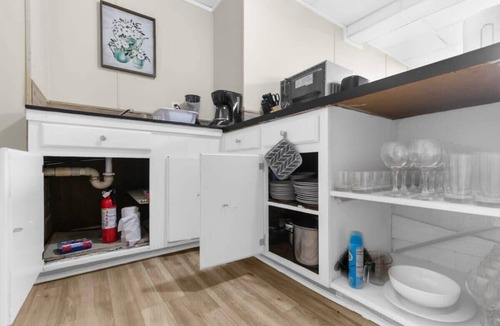 Forestdale House | Pool & Two Kitchens! Family Friendly in Forestdale