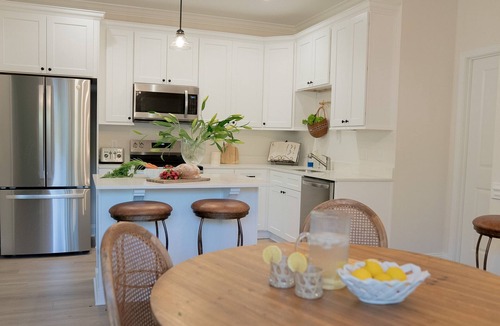 Pooler House | Pooler Parkway Retreat - 5BR/4BA Modern Home Near Savannah