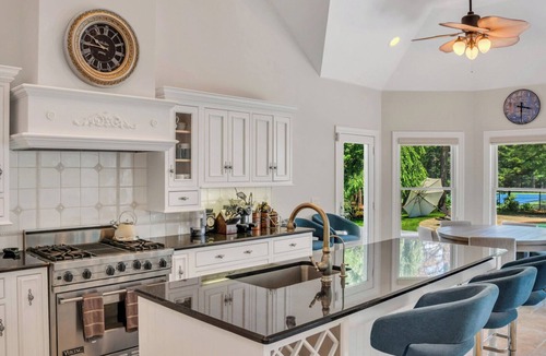 East Hampton House | Postmodern 4,000 Square-Foot Retreat on Four Acres, Expansive Outdoor.