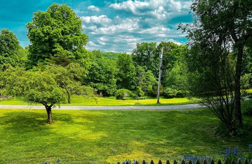 Red Hook House | PRIVATE 65 ACRE ESTATE - POOL, TENNIS, PICKLEBALL, 4BR BOOK JULY OR AUG 2026 NOW