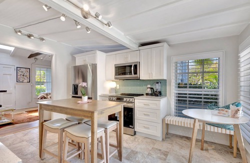 West Palm Beach House | Private Boutique Bungalow Resort/KING Beds/Heated Salt Water Pool/Tiki/BBQ