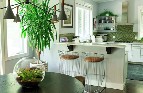 Mount Tremper House | Private Catskills retreat with pool, hot tub, fenced yard & cozy design. Near Woodstock & Phoenicia with hiking, great WiFi, Peloton & remote-work setup. Ideal for families or creatives. 30-day minimum. Dogs welcome.