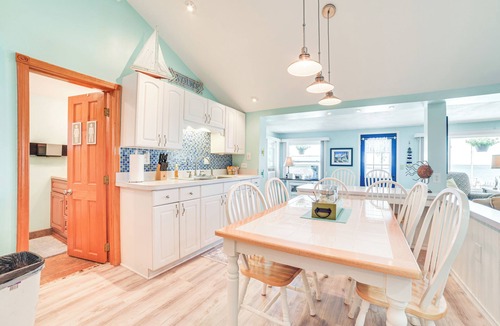 Houghton Lake Cottage | Private Dock, Fire Pit & Houghton Lake Views!