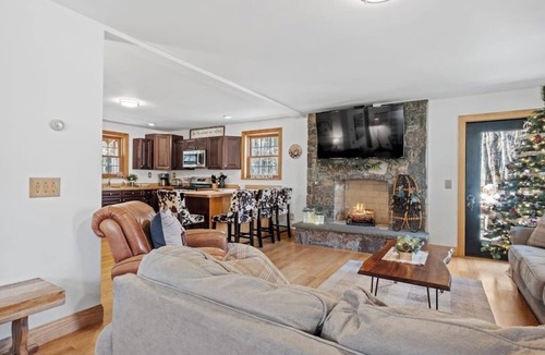 West Bridgewater House | Private, new home near Skyeship gondola with four fireplaces, washer/dryer, WiFi